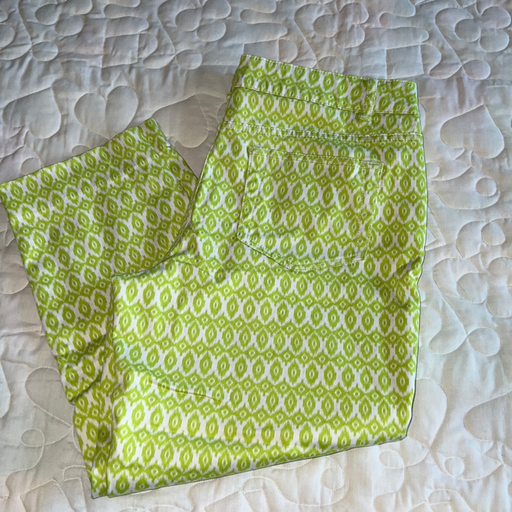 MADISON. GREEN/ WHITE. PANTS. SIZE 4
